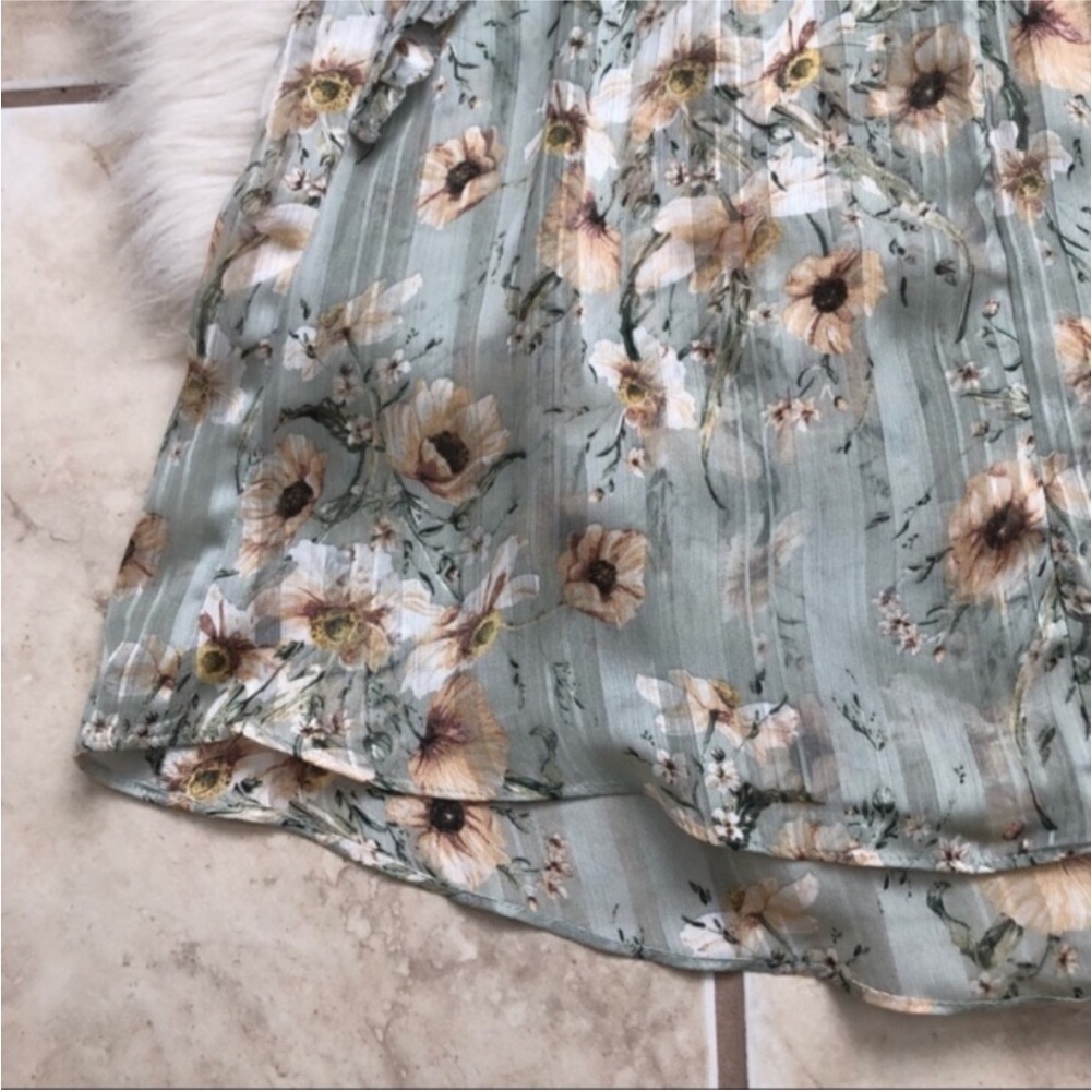 H&M Sheer Floral Blouse - Picture 2 of 6